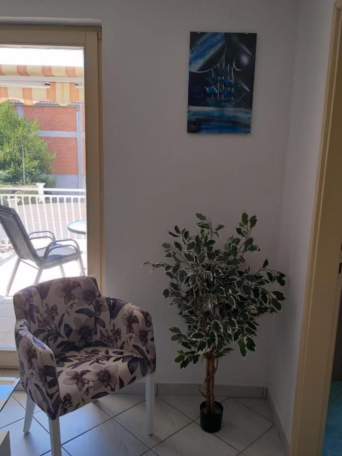 Apartmani Ana Tribalj Eksteriør bilde