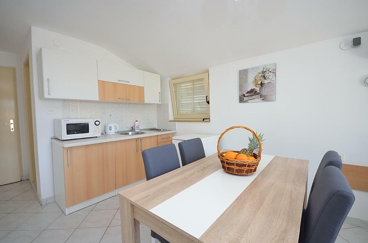 Apartmani Ana Tribalj Eksteriør bilde